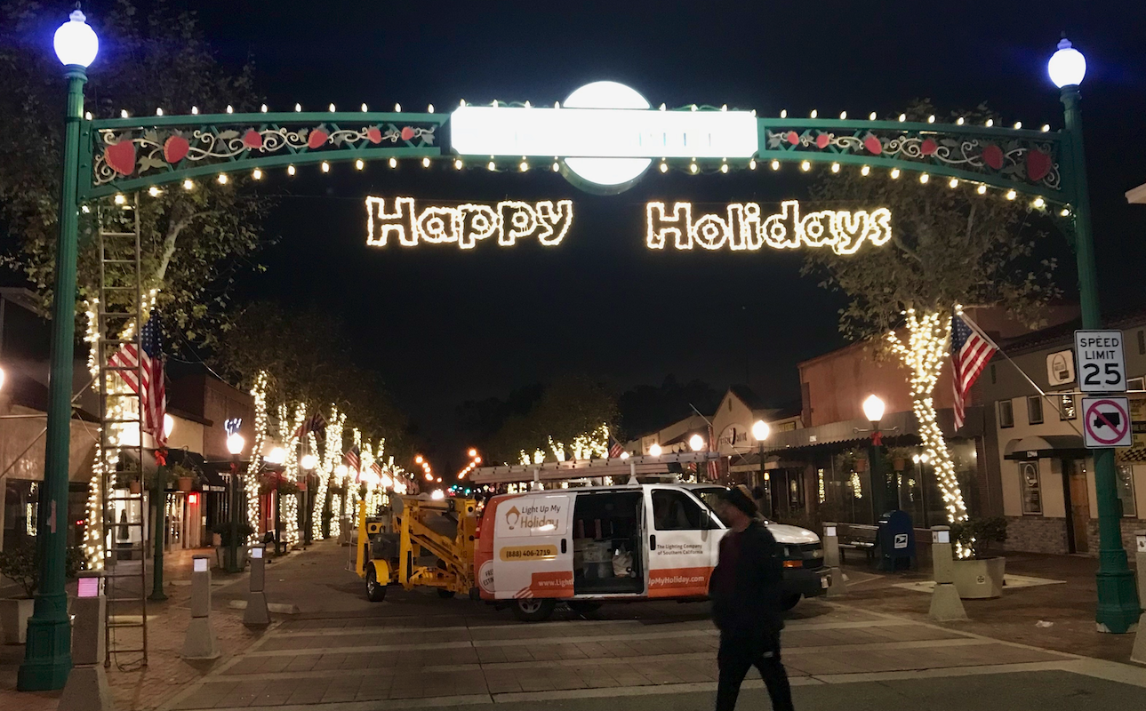 Read more about the article Custom Lighting Orange County CA Delivers Stunning Results Without Compromise