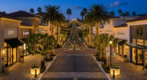 Read more about the article Commercial Christmas Light Installation Orange County: How Businesses Stand Out During the Holidays